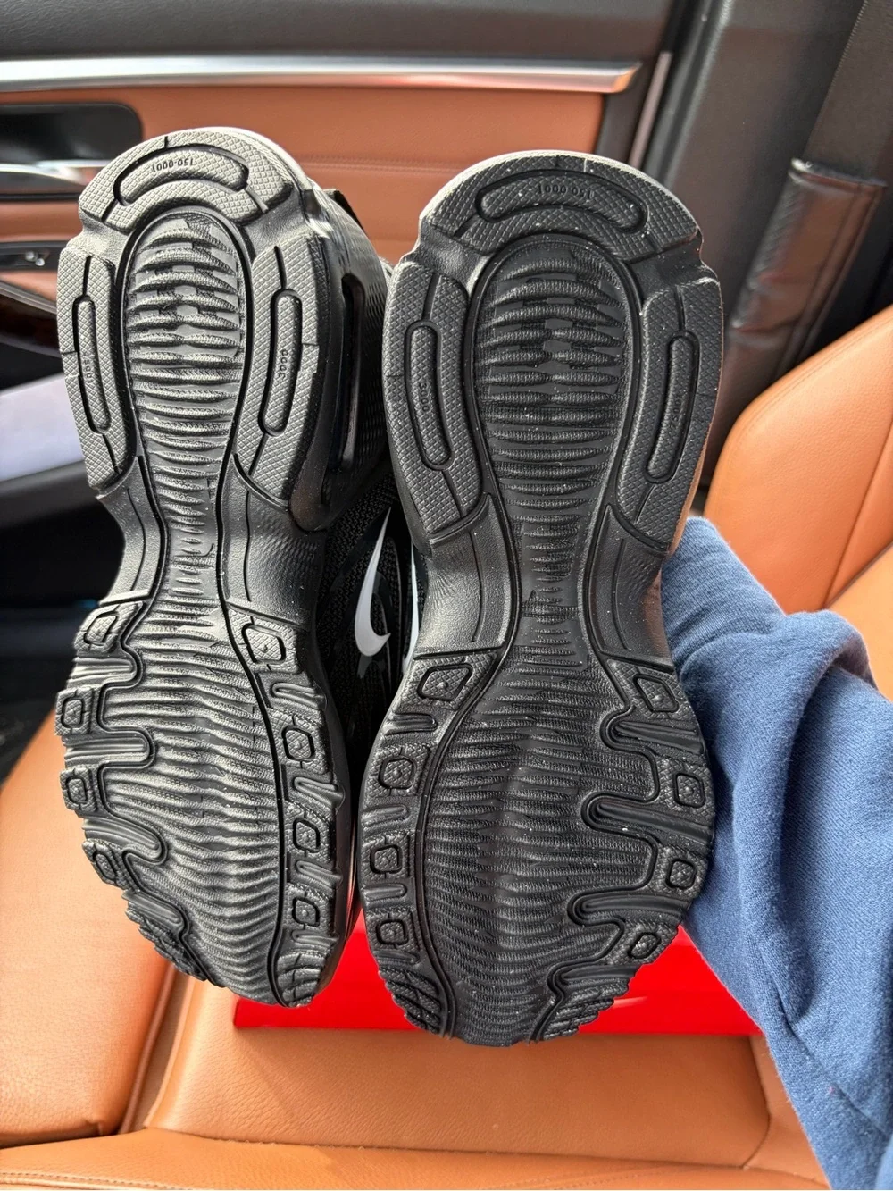 Nike Men’s Black and White Low-Top Sneakers